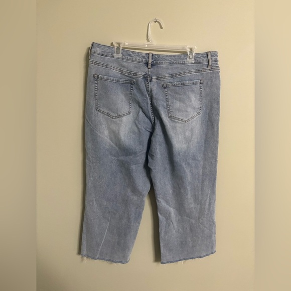 LOGO by Lori Goldstein Wide Leg Crop Jeans Button Fly Light Wash Size 14 High - Picture 2 of 8